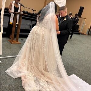 Lace Ivory Wedding Gown